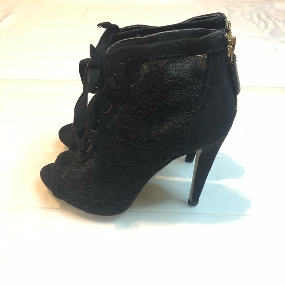 Lace Tie Up Nine West Bootie - Picture 5 of 8
